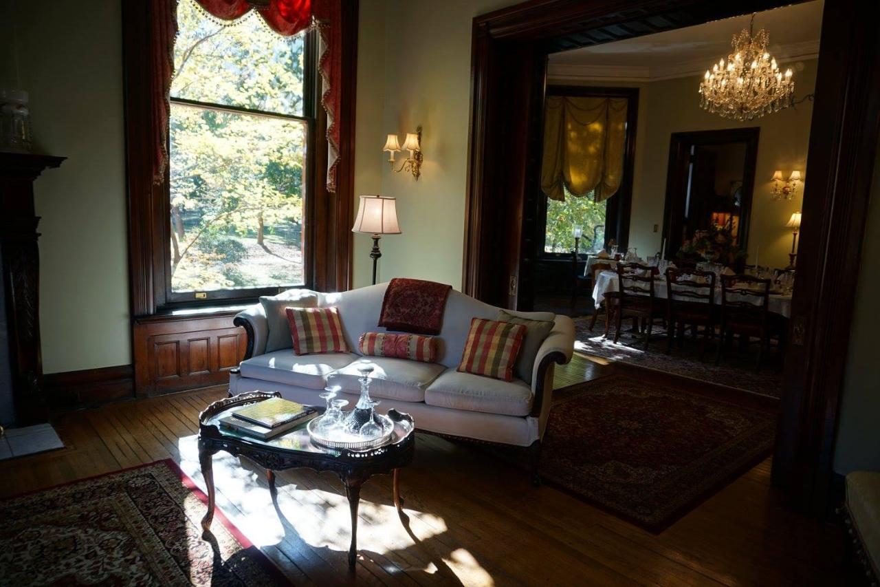Louisville Bourbon Inn المظهر الخارجي الصورة